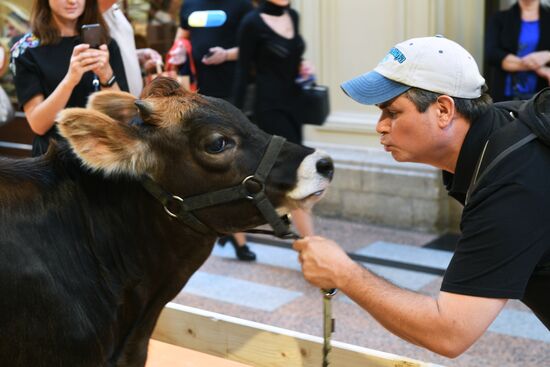 Выставка достижений сельского хозяйства в ГУМе