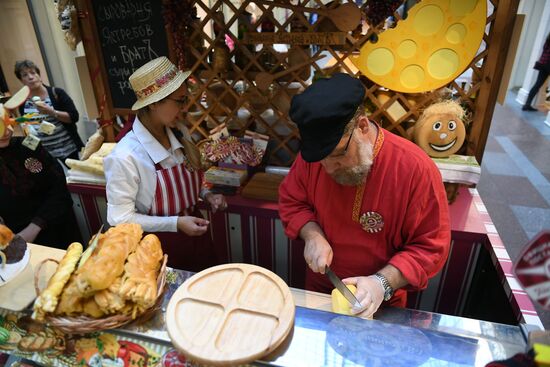 Выставка достижений сельского хозяйства в ГУМе