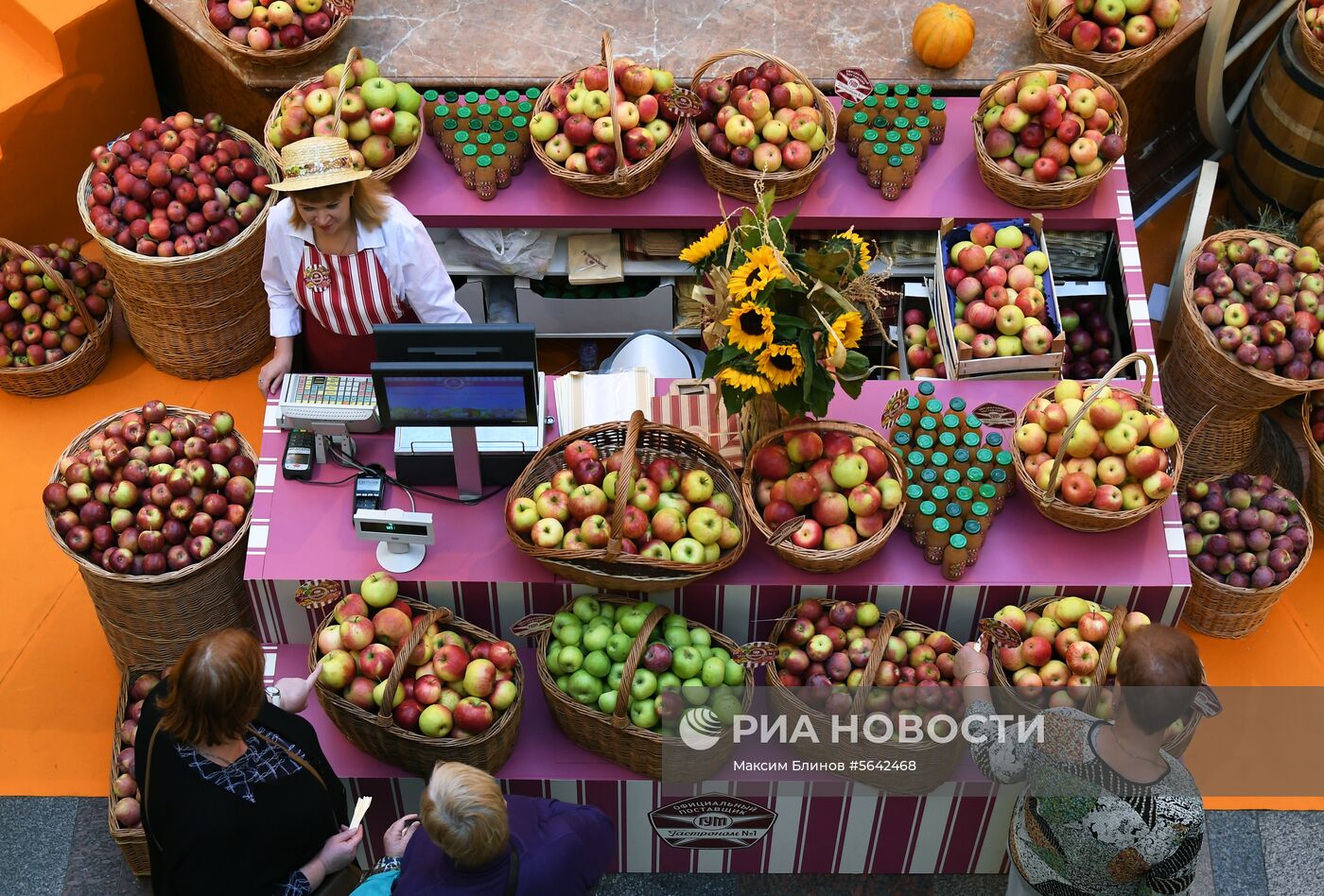 Выставка достижений сельского хозяйства в ГУМе
