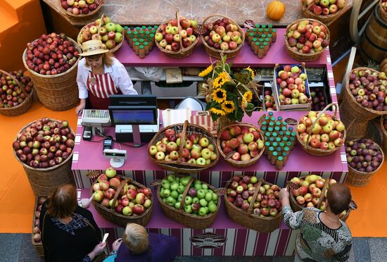 Выставка достижений сельского хозяйства в ГУМе