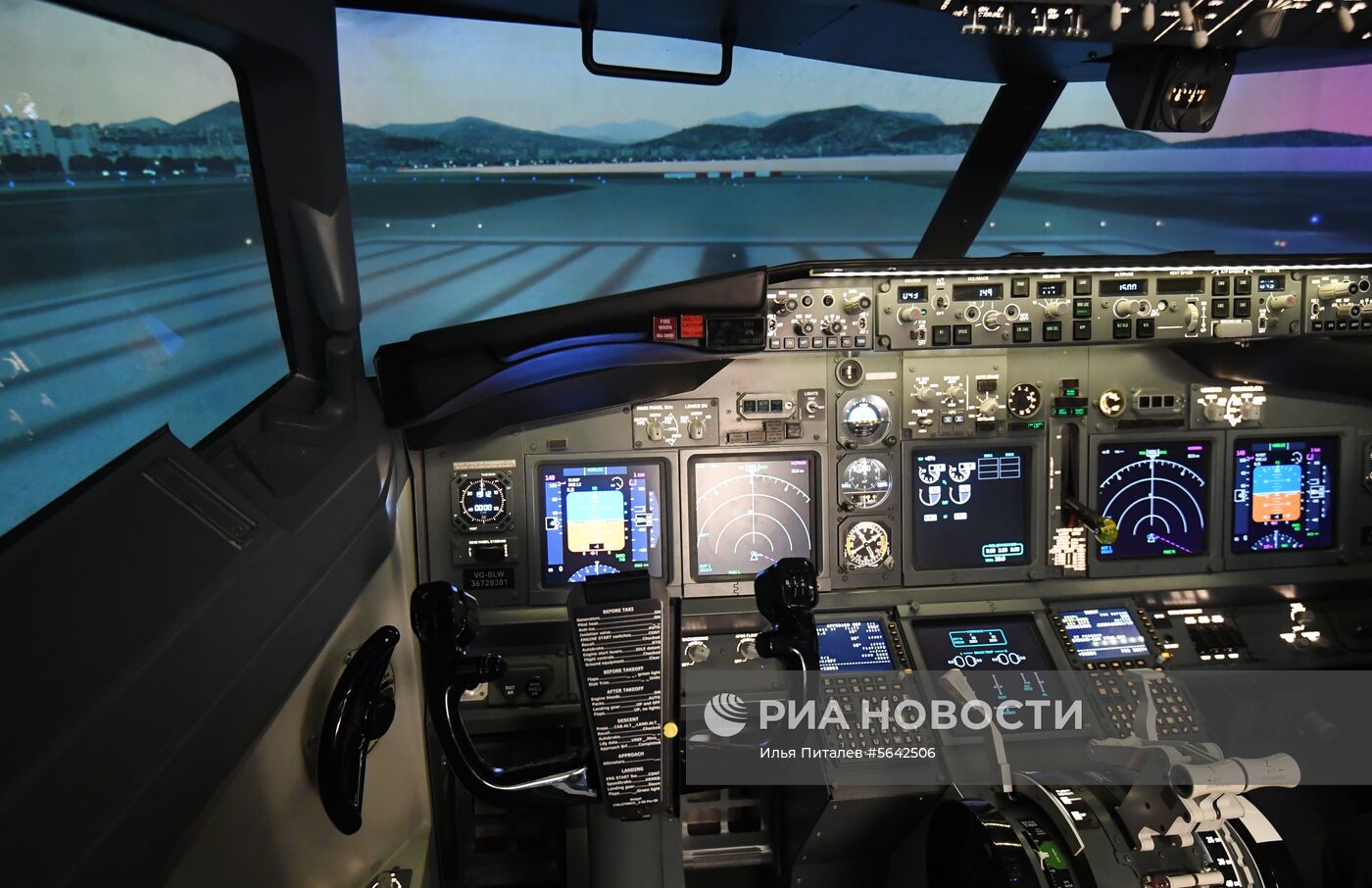 Открытие нового авиатренажера Boeing 737-800 Full Flight Simulator 