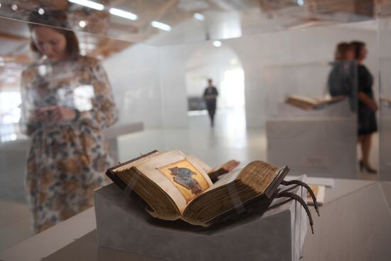 Выставка "Век ради вечного" в центре Грабаря