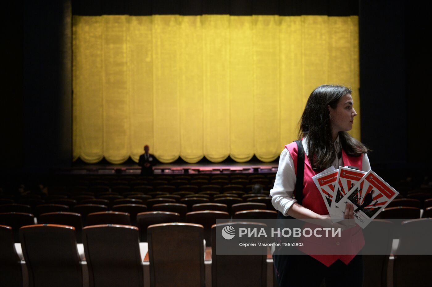 Премьера музыкального ревю "Жизнь прекрасна!"