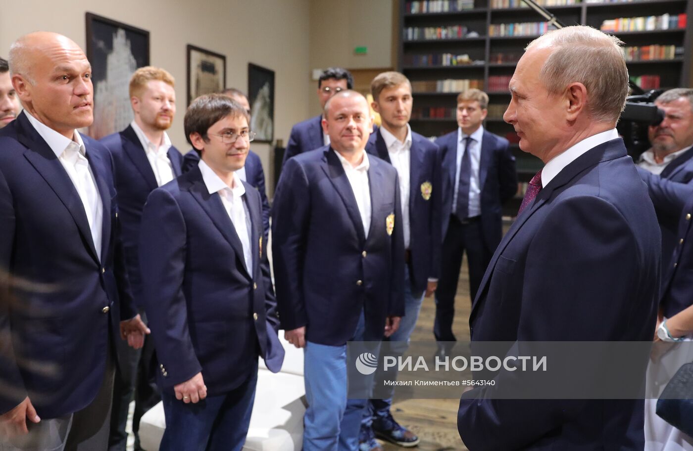 Президент РФ В. Путин встретился со сборной России по шахматам
