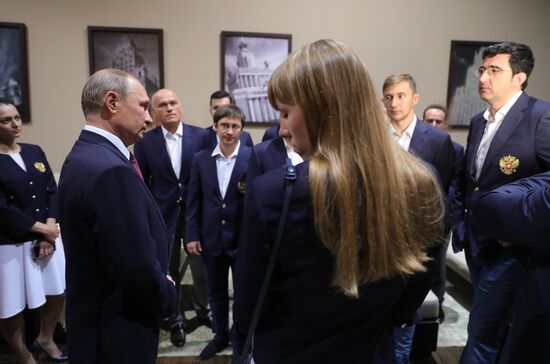 Президент РФ В. Путин встретился со сборной России по шахматам