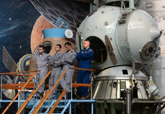Встреча гендиректора "Роскосмос" Д. Рогозина с будущими специалистами ракетно-космической отрасли