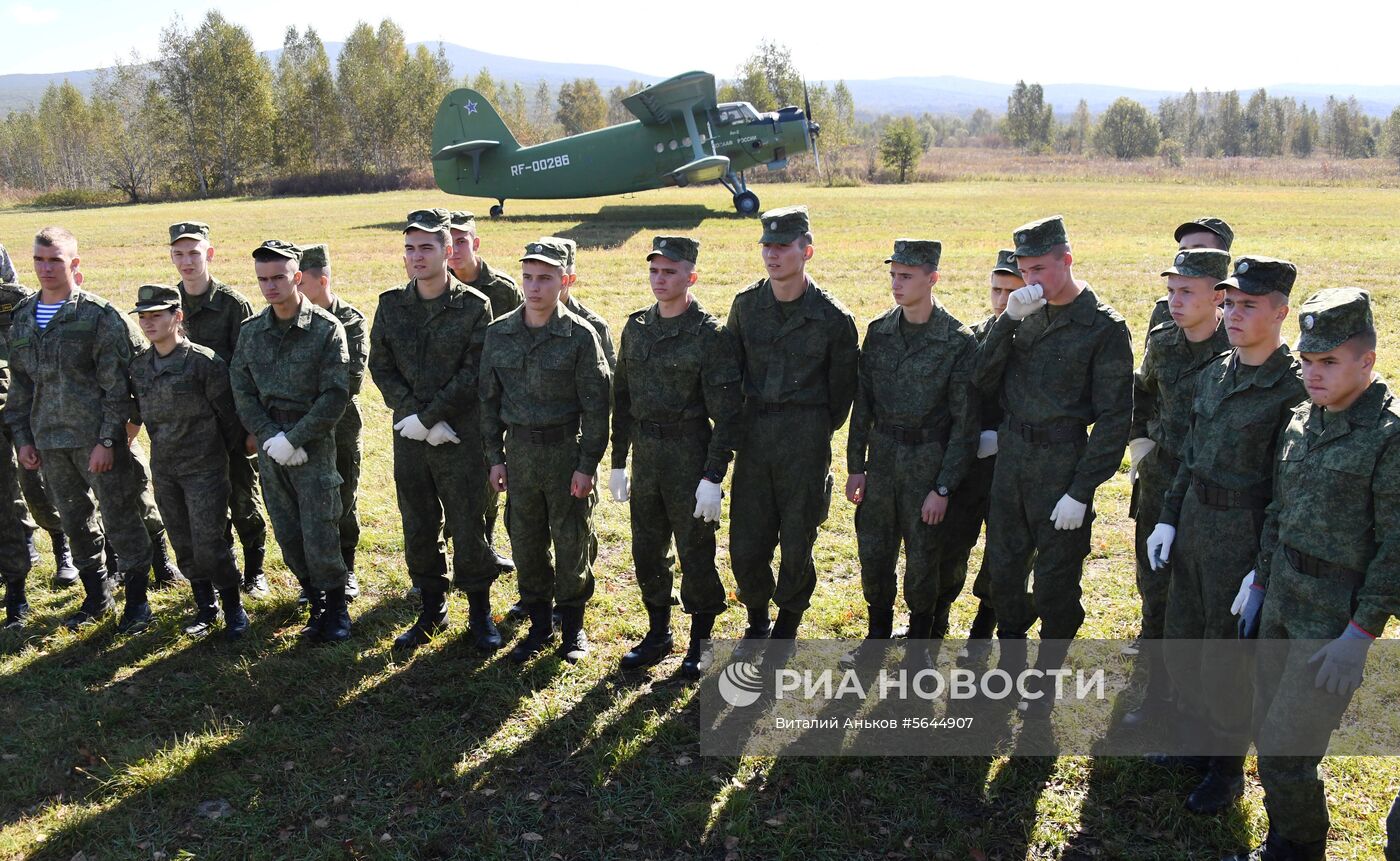 Десантирование воспитанников Уссурийского суворовского училища