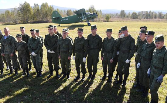 Десантирование воспитанников Уссурийского суворовского училища