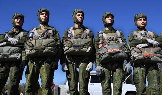 Десантирование воспитанников Уссурийского суворовского училища