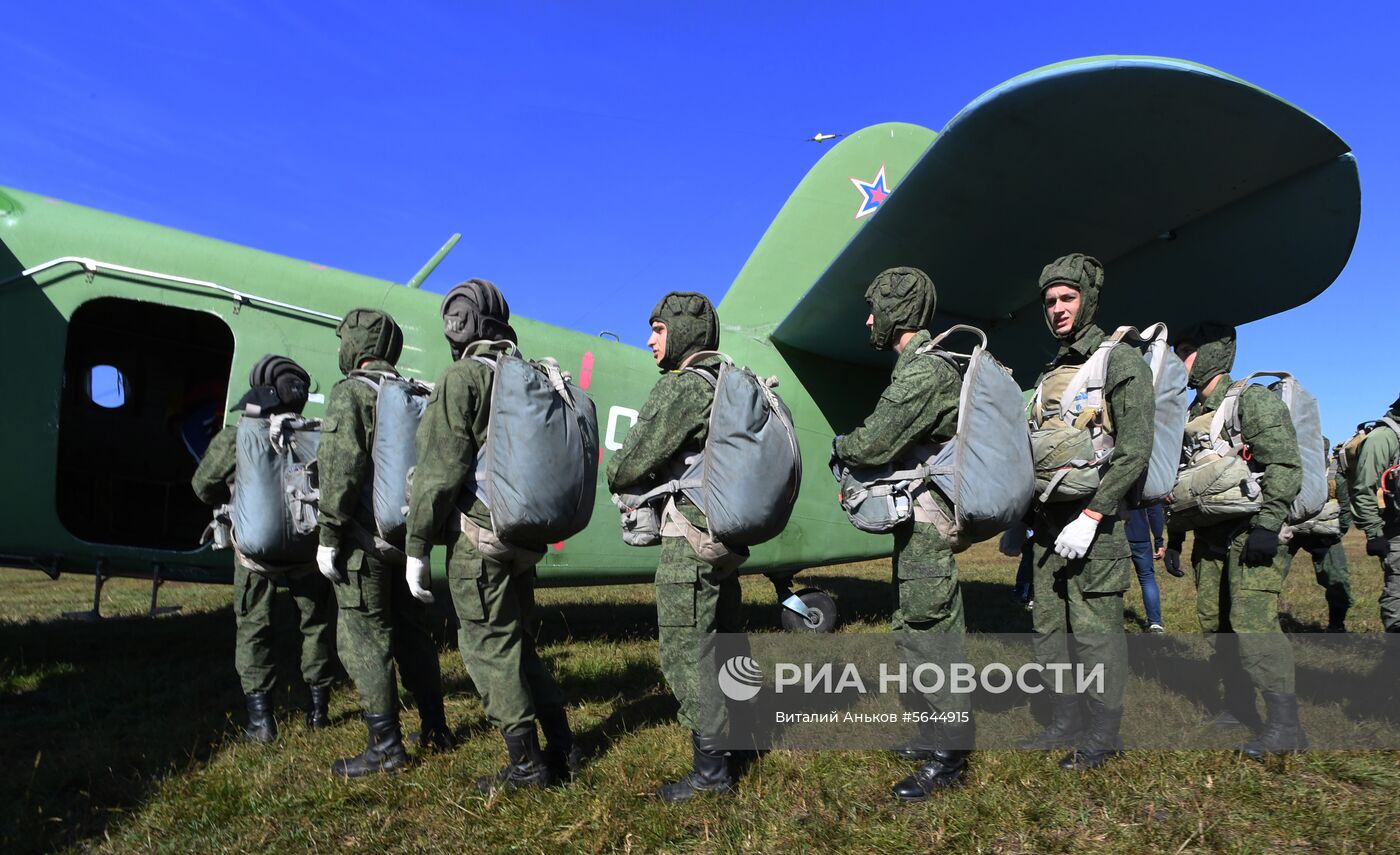 Десантирование воспитанников Уссурийского суворовского училища