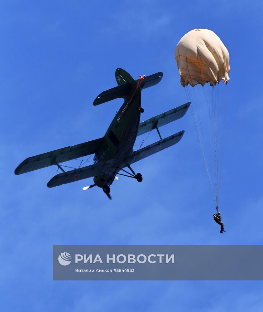 Десантирование воспитанников Уссурийского суворовского училища