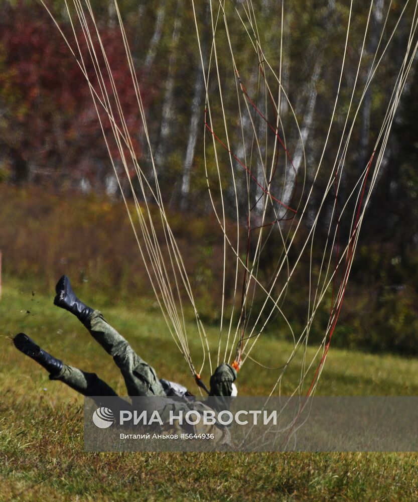 Десантирование воспитанников Уссурийского суворовского училища