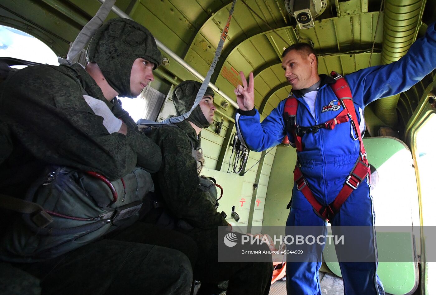 Десантирование воспитанников Уссурийского суворовского училища