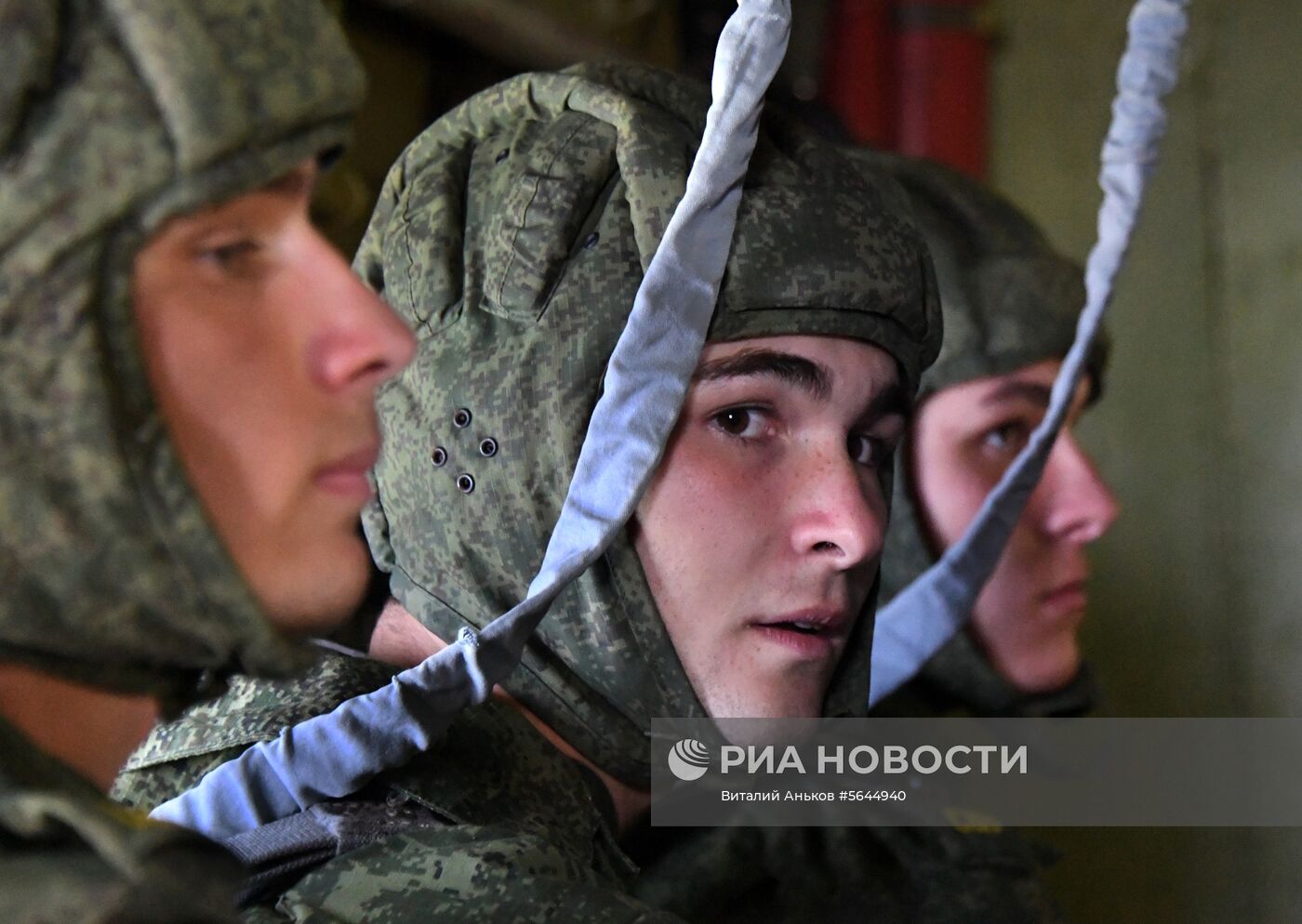 Десантирование воспитанников Уссурийского суворовского училища