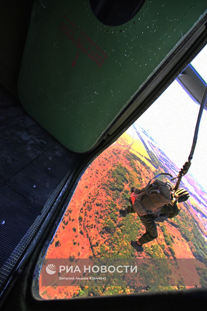 Десантирование воспитанников Уссурийского суворовского училища