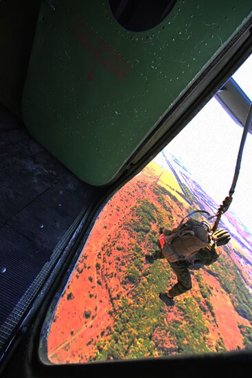 Десантирование воспитанников Уссурийского суворовского училища