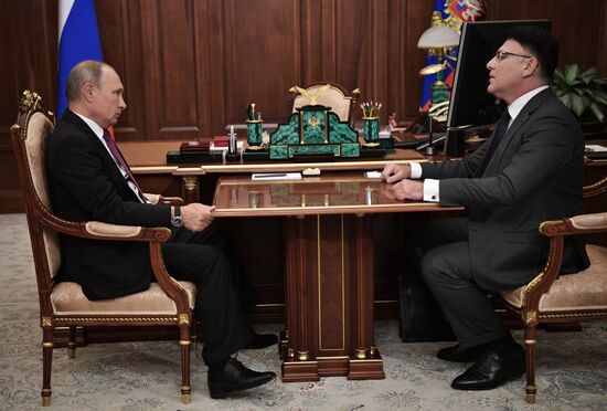 Президент РФ В. Путин встретился с главой Роскомнадзора А. Жаровым