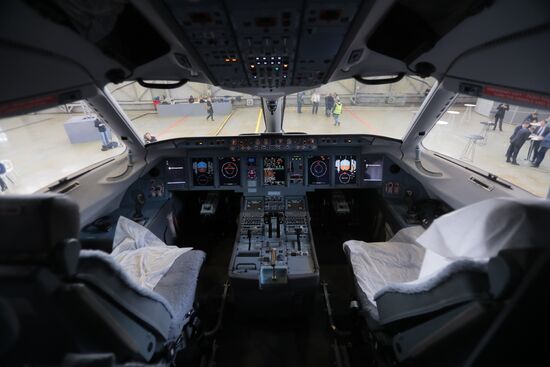 Передача авиакомпании Аэрофлот 50-го самолета Sukhoi Superjet 100 