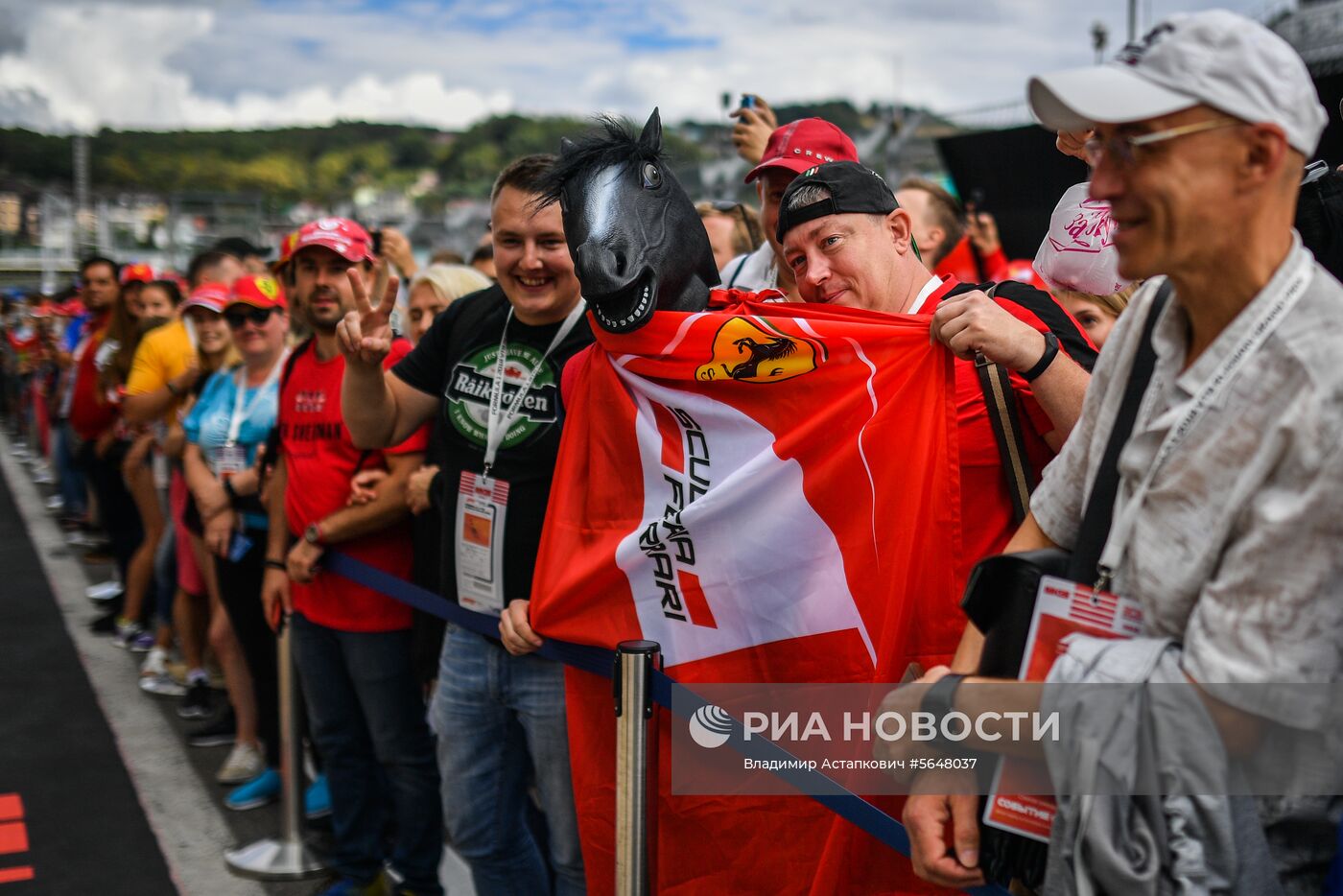 Подготовка к российскому этапу чемпионата мира по кольцевым автогонкам в классе "Формула-1"