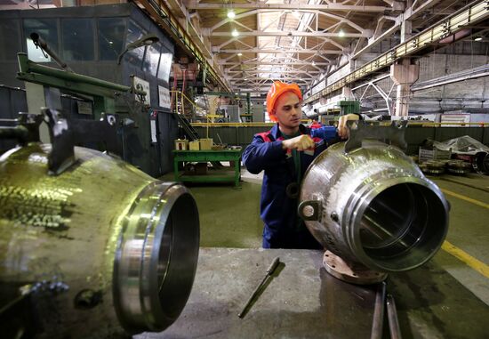 Производство деталей газового трубопровода на заводе "Волгограднефтемаш"