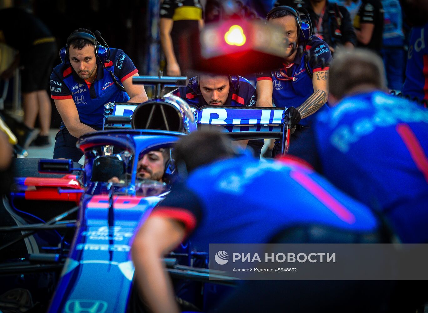 Подготовка к российскому этапу чемпионата мира по кольцевым автогонкам в классе "Формула-1"