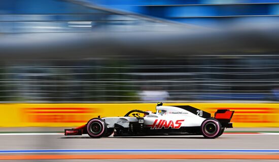 Автоспорт. Формула-1. Гран-при России. Свободные заезды. Первая сессия