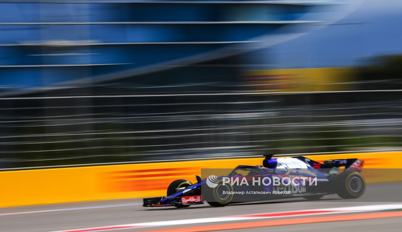 Автоспорт. Формула-1. Гран-при России. Свободные заезды. Первая сессия