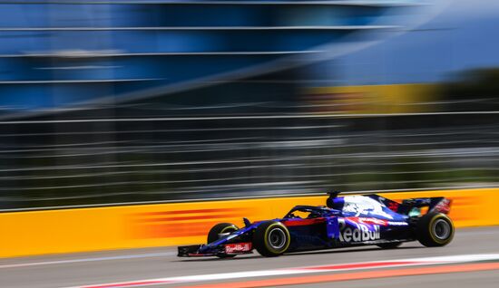 Автоспорт. Формула-1. Гран-при России. Свободные заезды. Первая сессия