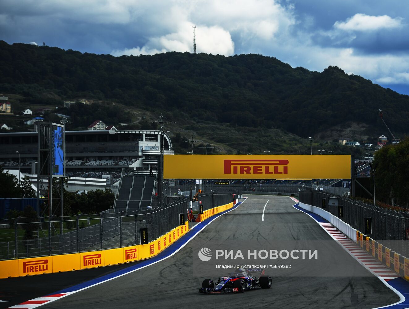 Автоспорт. Формула-1. Гран-при России. Свободные заезды. Первая сессия