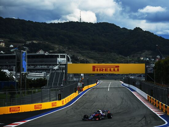 Автоспорт. Формула-1. Гран-при России. Свободные заезды. Первая сессия