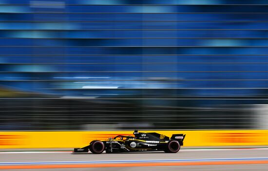 Автоспорт. Формула-1. Гран-при России. Свободные заезды. Первая сессия