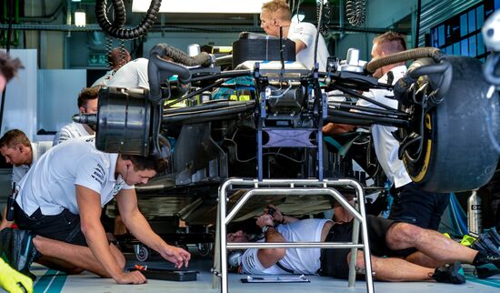 Автоспорт. Формула-1. Гран-при России. Свободные заезды. Первая сессия