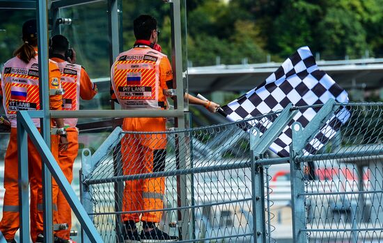 Автоспорт. Формула-1. Гран-при России. Свободные заезды. Первая сессия