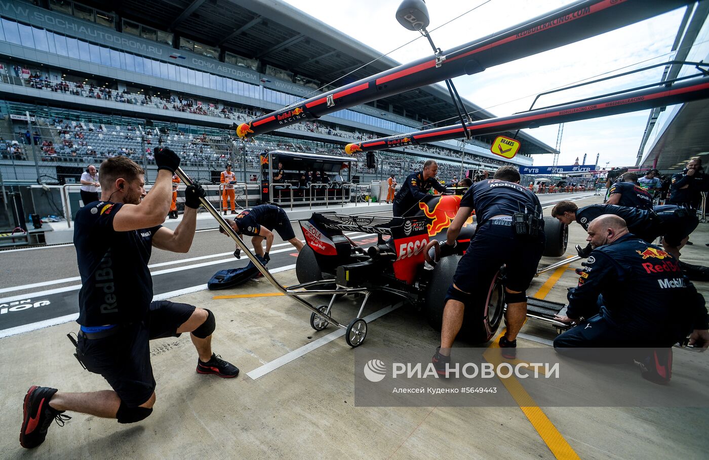 Автоспорт. Формула-1. Гран-при России. Свободные заезды. Первая сессия