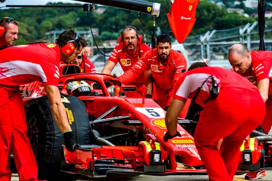 Автоспорт. Формула-1. Гран-при России. Свободные заезды. Первая сессия