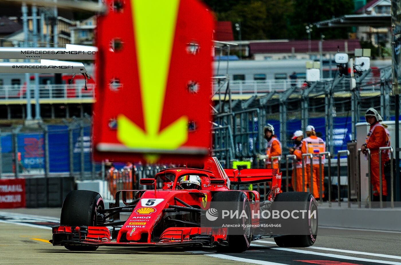 Автоспорт. Формула-1. Гран-при России. Свободные заезды. Первая сессия