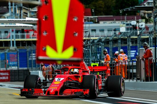 Автоспорт. Формула-1. Гран-при России. Свободные заезды. Первая сессия