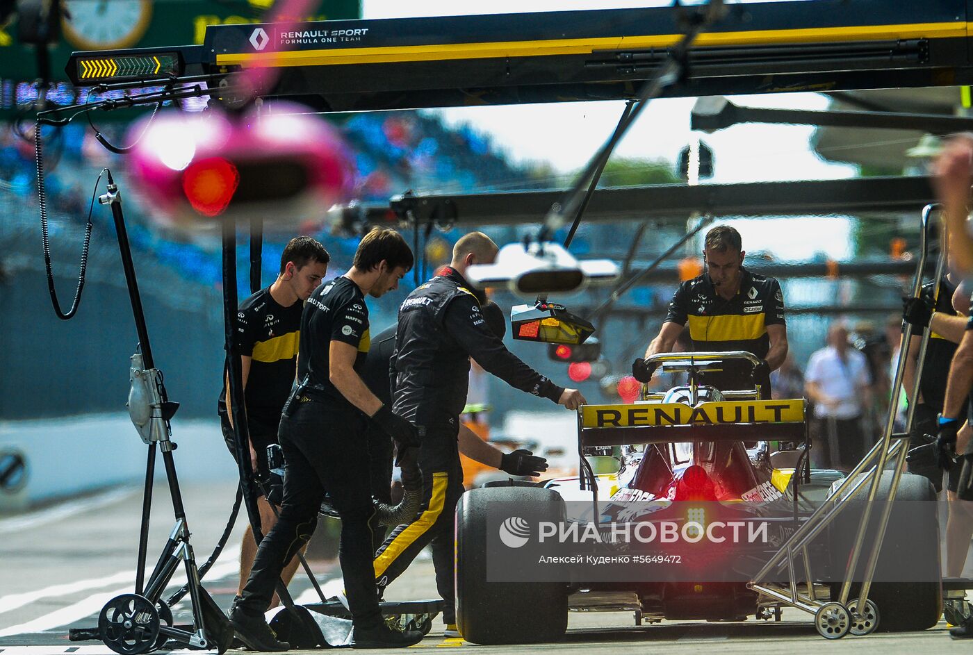 Автоспорт. Формула-1. Гран-при России. Свободные заезды. Первая сессия