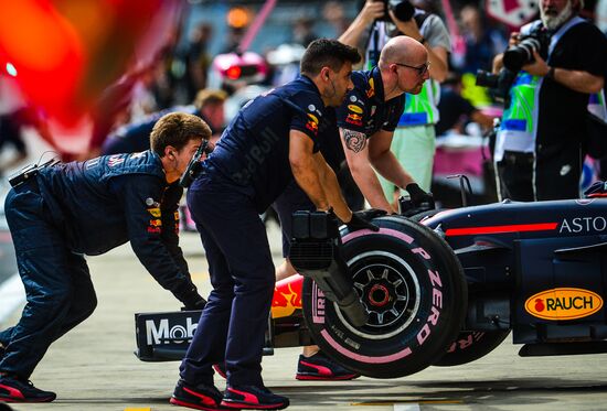 Автоспорт. Формула-1. Гран-при России. Свободные заезды. Первая сессия