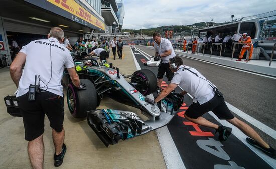 Автоспорт. Формула-1. Гран-при России. Свободные заезды. Первая сессия