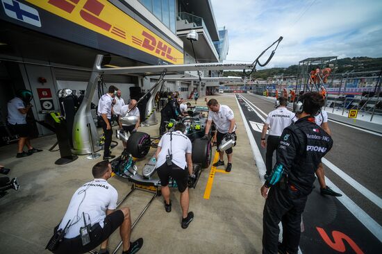 Автоспорт. Формула-1. Гран-при России. Свободные заезды. Первая сессия