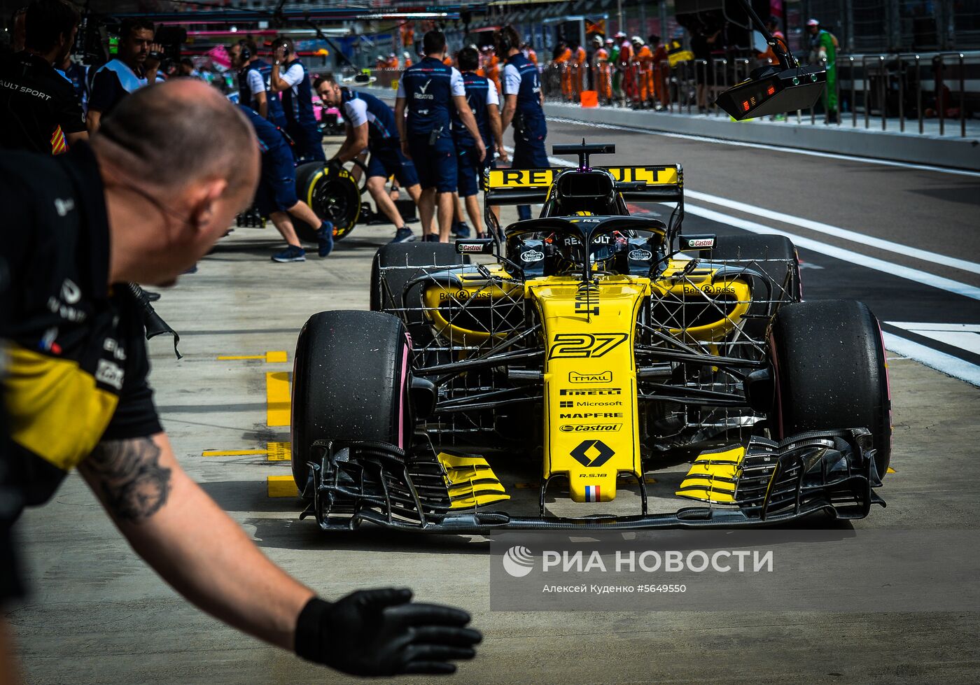 Автоспорт. Формула-1. Гран-при России. Свободные заезды. Первая сессия