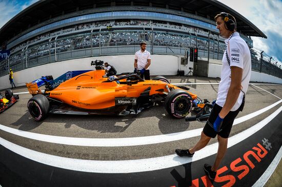 Автоспорт. Формула-1. Гран-при России. Свободные заезды. Первая сессия