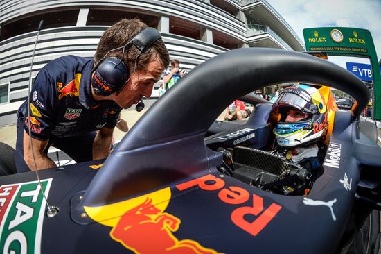 Автоспорт. Формула-1. Гран-при России. Свободные заезды. Первая сессия