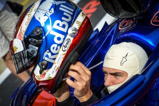 Автоспорт. Формула-1. Гран-при России. Свободные заезды. Первая сессия