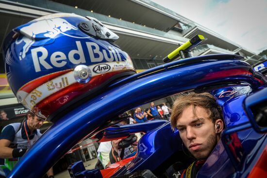 Автоспорт. Формула-1. Гран-при России. Свободные заезды. Первая сессия