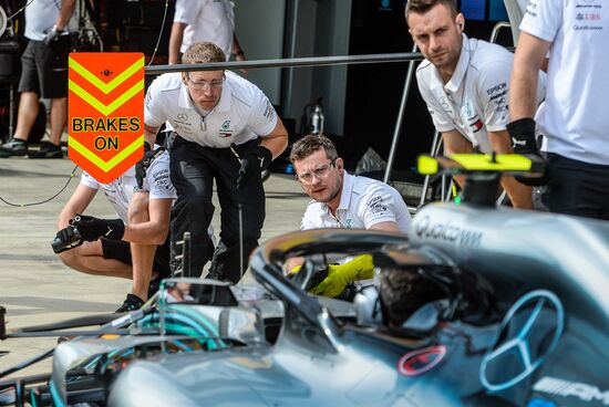 Автоспорт. Формула-1. Гран-при России. Свободные заезды. Первая сессия