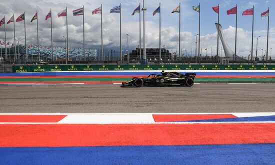 Автоспорт. Формула-1. Гран-при России. Свободные заезды. Первая сессия