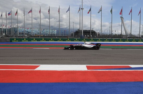 Автоспорт. Формула-1. Гран-при России. Свободные заезды. Первая сессия