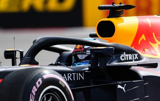 Автоспорт. Формула-1. Гран-при России. Свободные заезды. Первая сессия